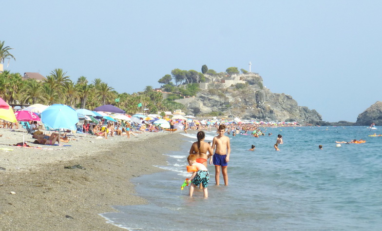 El presidente de los Hoteleros de la Costa Tropical se muestra muy optimista en cuanto a la ocupación de este verano